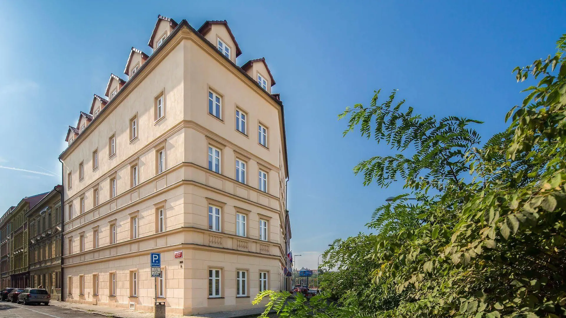 Le Petit Hotel Prague contacts